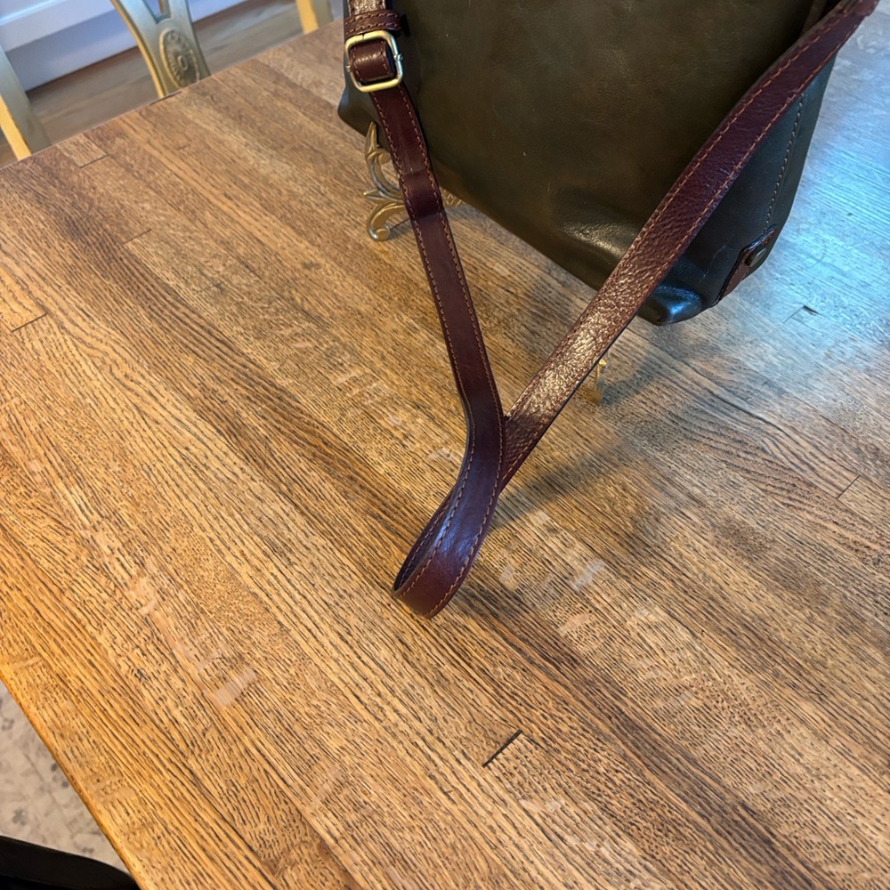 D & D Firenze Leather Dark Green/ Olive Crossbody/Shoulder Bag w/Brown Trim - Picture 5 of 15